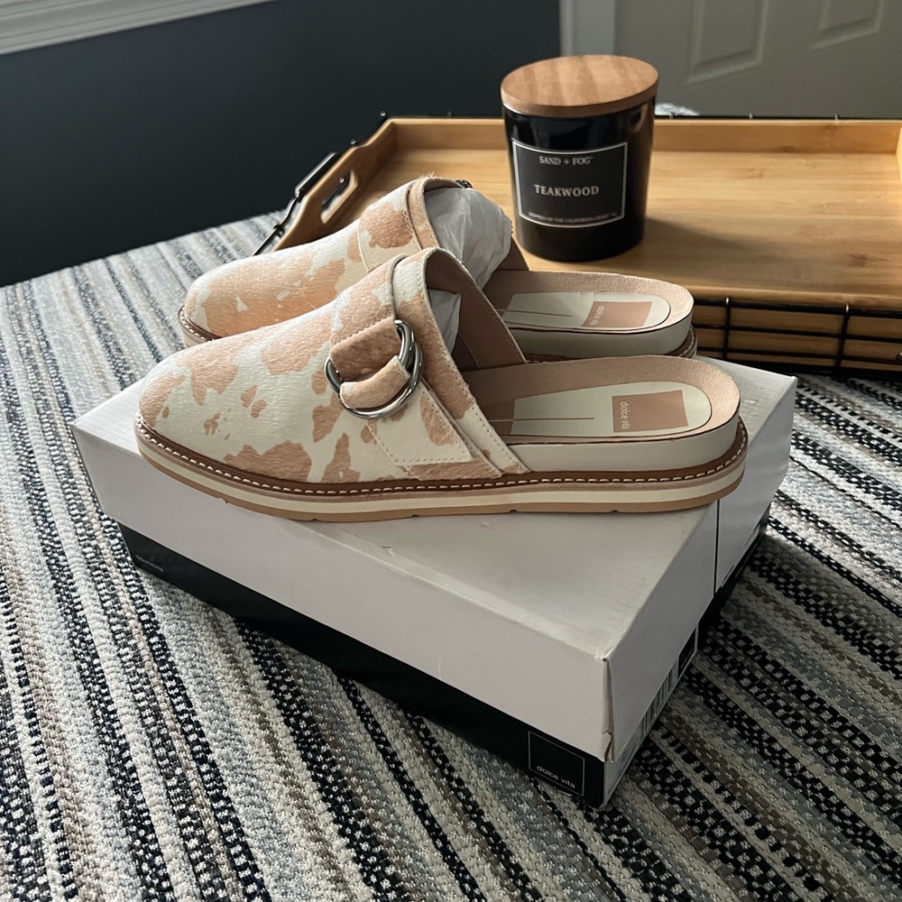NIB: Dolce Vita Cow print mules - Picture 2 of 5